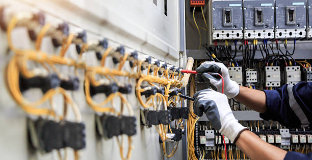 Professional Electrician technician working in Edgewood, NM